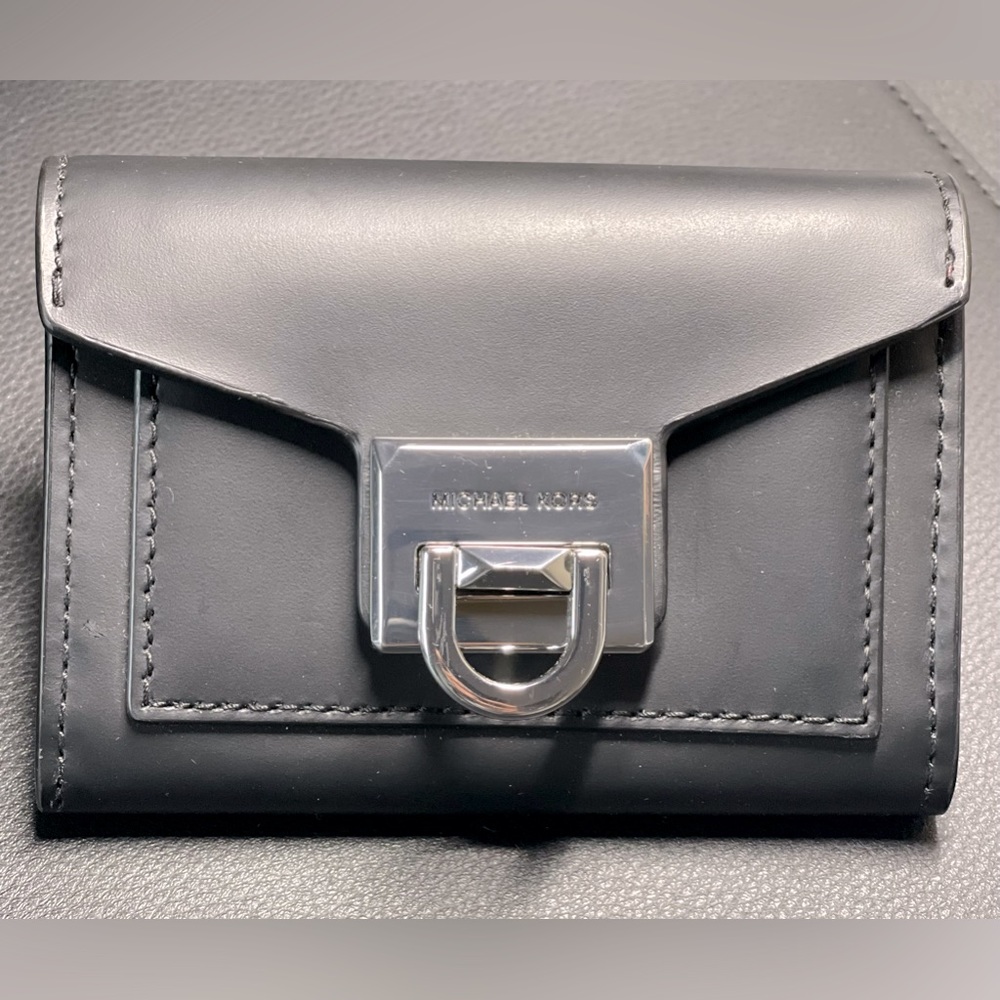 NWOT authentic Michael Kors slim wallet
